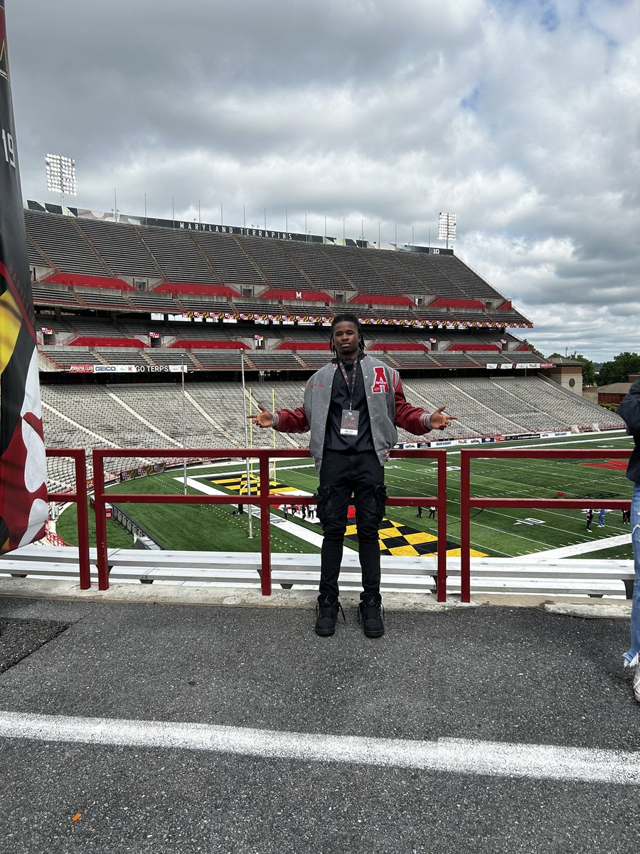 LarrellSharp's tweet photo. Thank you @lancethompson_ for inviting me to watch the spring game yesterday and enjoy the campus with my family, we enjoyed our time with the Terps🐢@_Coach_Williams @Coach_Smith547 @coachbrax10  @TerpsFBRecruit  @coachjthomas11 @PaolucciPG https://t.co/kRZv5ir78t