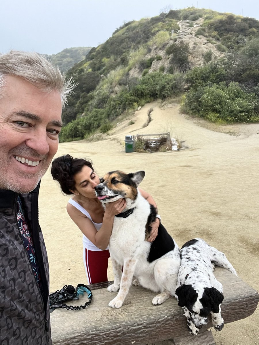 DrMarthaGulati's tweet image. Hiking with the family on Sunday (as has become our tradition!) and getting them to pose is harder than one thinks! But sometimes @MGsHusbandtakes pictures when I am being an idiot too!  #cardiologistswhorun #runyoncanyon #dogswhorun @DBelardoMD @HeartOTXHeartMD @iamritu