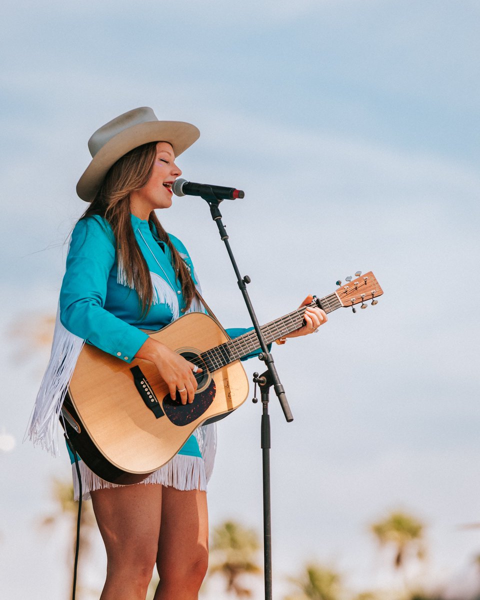 Stagecoach's tweet photo. Out of this world @KaitlinButts 💫 https://t.co/AtqJ2qvWEu