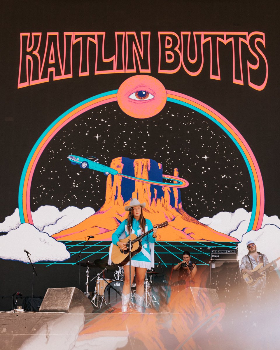 Stagecoach's tweet photo. Out of this world @KaitlinButts 💫 https://t.co/AtqJ2qvWEu