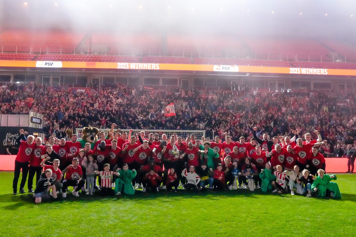 PSVespanol's tweet photo. Este club 😍
#YaMeBi https://t.co/HdeOpl2Ocs