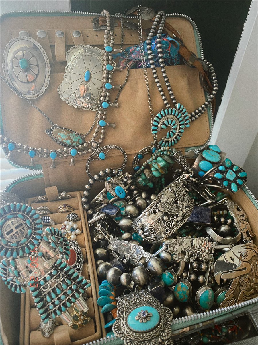 miss__merica's tweet photo. Better storage for large necklaces? I feel like nice are getting so tarnished https://t.co/2lYjDCdu8Q