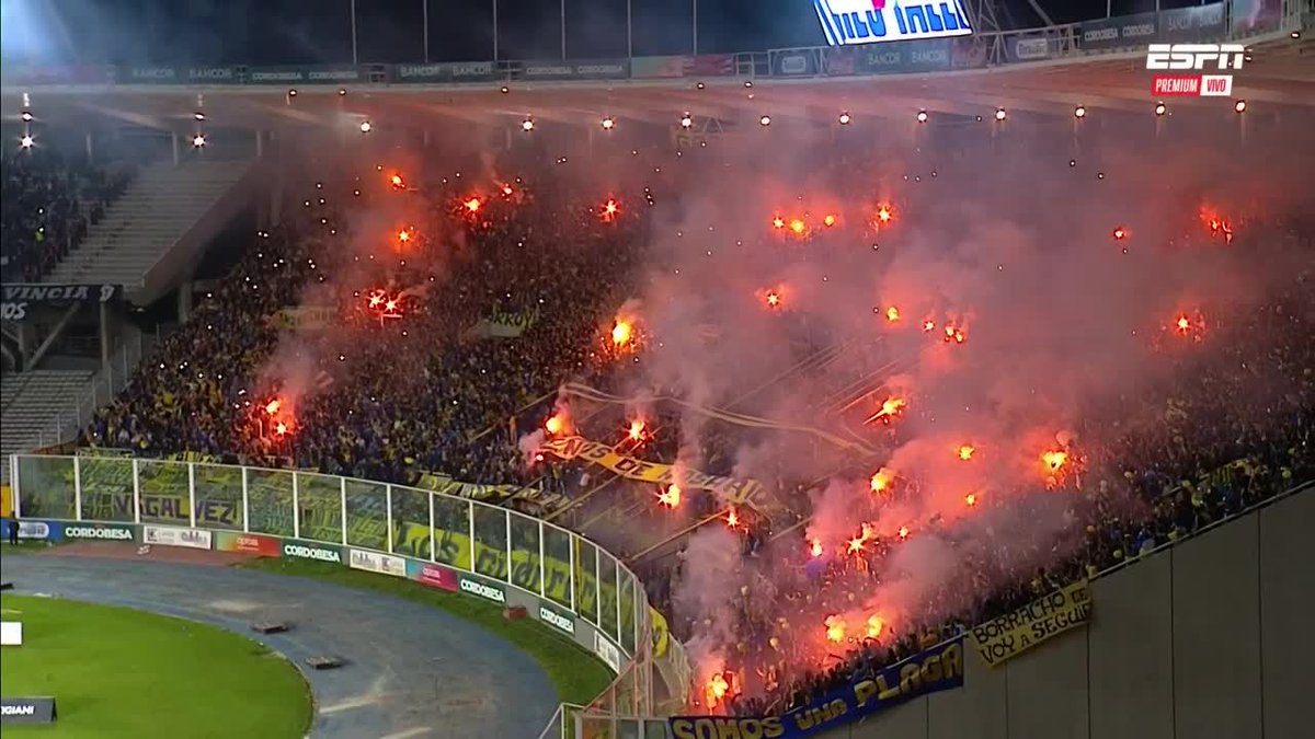 SC_ESPN's tweet photo. ¡LOCURA DE LA HINCHADA DE ROSARIO CENTRAL EN EL MARIO ALBERTO KEMPES! 

📺 ESPN Premium | Suscribite al Pack Fútbol en https://t.co/7jYILYACXi https://t.co/m2t30ZqtzI