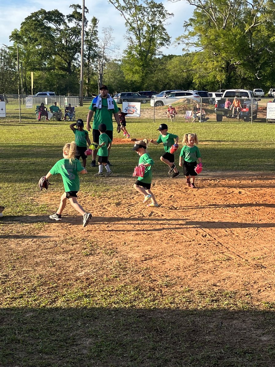 DylanShields92's tweet photo. #GreaterDecatur Itโs summer time! #FamilyTradition https://t.co/0niTP3GCKI