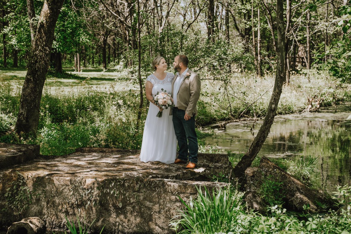 RustySW's tweet image. What an afternoon, @JasonIsbell and the 400 unit! It was amazing to see you here in the 🇺🇸 after an incredible week of getting married, seeing a nascar race, seeing New Orleans and so much more! Also, @amythystkiah, your voice is incredible! 
#bearshadow #longwayfromhome #eloped