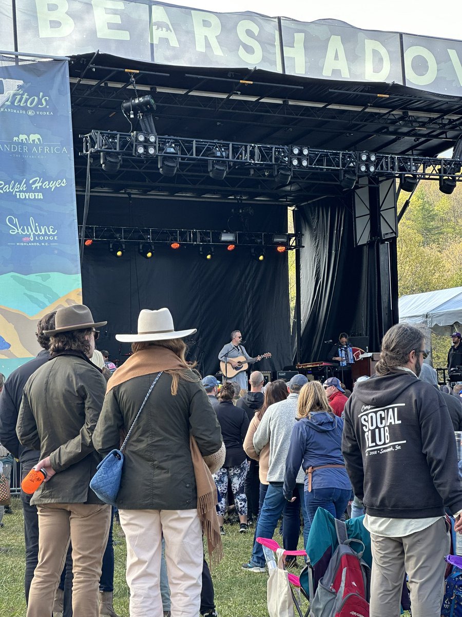 RustySW's tweet image. What an afternoon, @JasonIsbell and the 400 unit! It was amazing to see you here in the 🇺🇸 after an incredible week of getting married, seeing a nascar race, seeing New Orleans and so much more! Also, @amythystkiah, your voice is incredible! 
#bearshadow #longwayfromhome #eloped