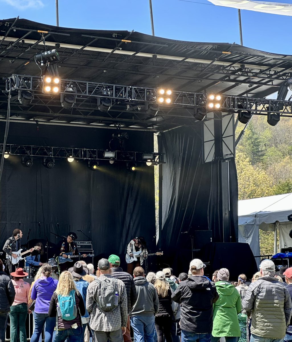 RustySW's tweet image. What an afternoon, @JasonIsbell and the 400 unit! It was amazing to see you here in the 🇺🇸 after an incredible week of getting married, seeing a nascar race, seeing New Orleans and so much more! Also, @amythystkiah, your voice is incredible! 
#bearshadow #longwayfromhome #eloped