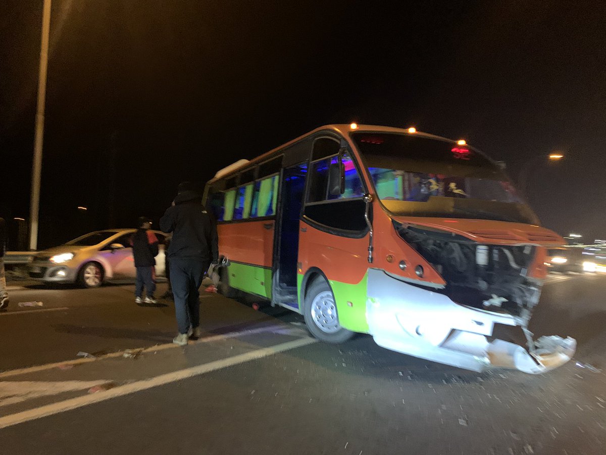 ALIKABACK's tweet photo. Choque peaje salida del salto del laja camino a Concepción, al parecer no hay heridos graves, si congestión porque el taxibus quedó en medio del  camino. https://t.co/l5Mj4RpQQb