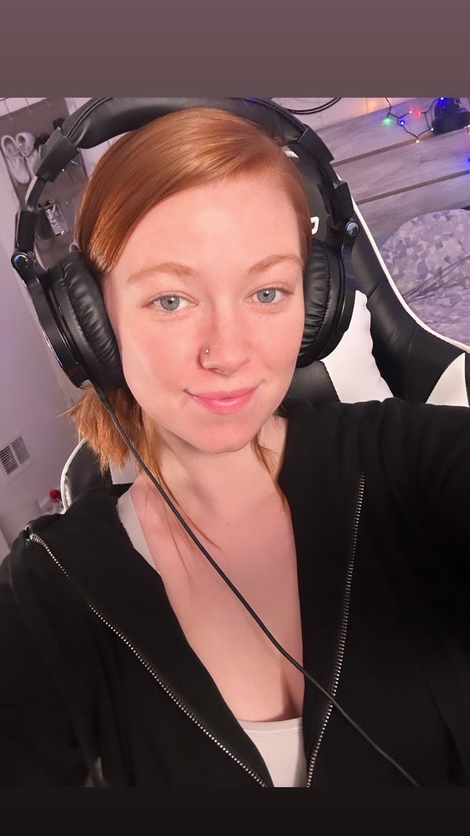 Megan DeLuca on Twitter "Playing some Fortnite come hang! http