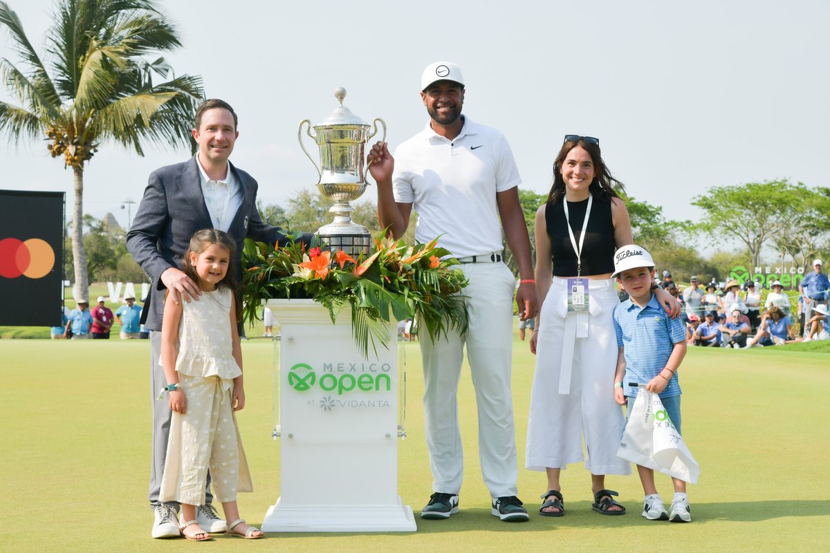 SalinasBenjamin's tweet image. Congratulations champion @tonyfinaugolf!!! 🏆
Vimos extraordinario golf en esta edición del @MexicoOpenGolf.
Gracias a todos los jugadores, voluntarios, staff, a nuestros anfitriones de @Vidanta y sobre todo a los aficionados por venir y hacer de este torneo el mejor de…