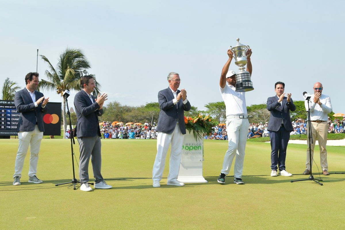SalinasBenjamin's tweet image. Congratulations champion @tonyfinaugolf!!! 🏆
Vimos extraordinario golf en esta edición del @MexicoOpenGolf.
Gracias a todos los jugadores, voluntarios, staff, a nuestros anfitriones de @Vidanta y sobre todo a los aficionados por venir y hacer de este torneo el mejor de…