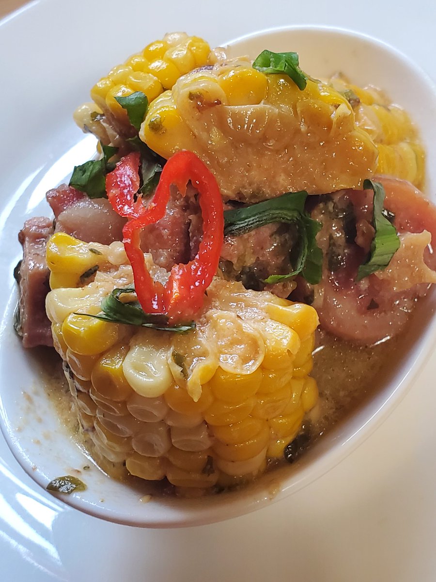 trinijazzdee's tweet photo. We had an appetizer of spicy corn and pigtails cooked in coconut milk. If this offends you, please scroll on. โ๐ฝ #trinitings https://t.co/Shm1awyDp2