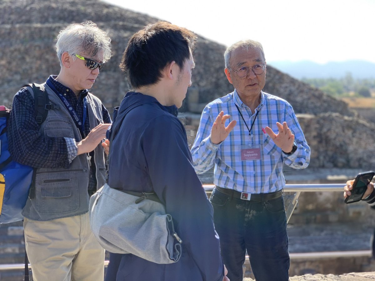 PlazaColumnas's tweet photo. Felicitamos al Dr. Saburo Sugiyama por haber recibido Orden del Sagrado Tesoro, Rayos de Oro con Escarapela por parte del Emperador de Japón, por sus logros en la investigación arqueológica en México. おめでとうございます https://t.co/4WYgVz1SCD
