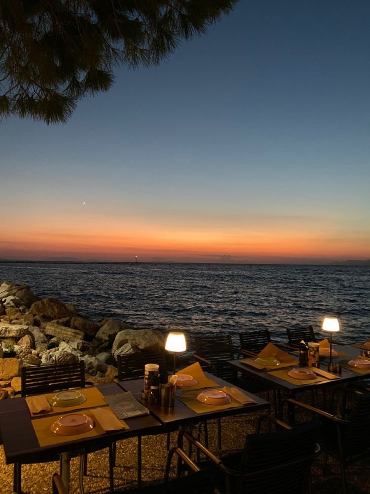 ____1person's tweet photo. tramonto
وَقْت غُروبِ الشَمْسِ https://t.co/WuSM9rdP2q