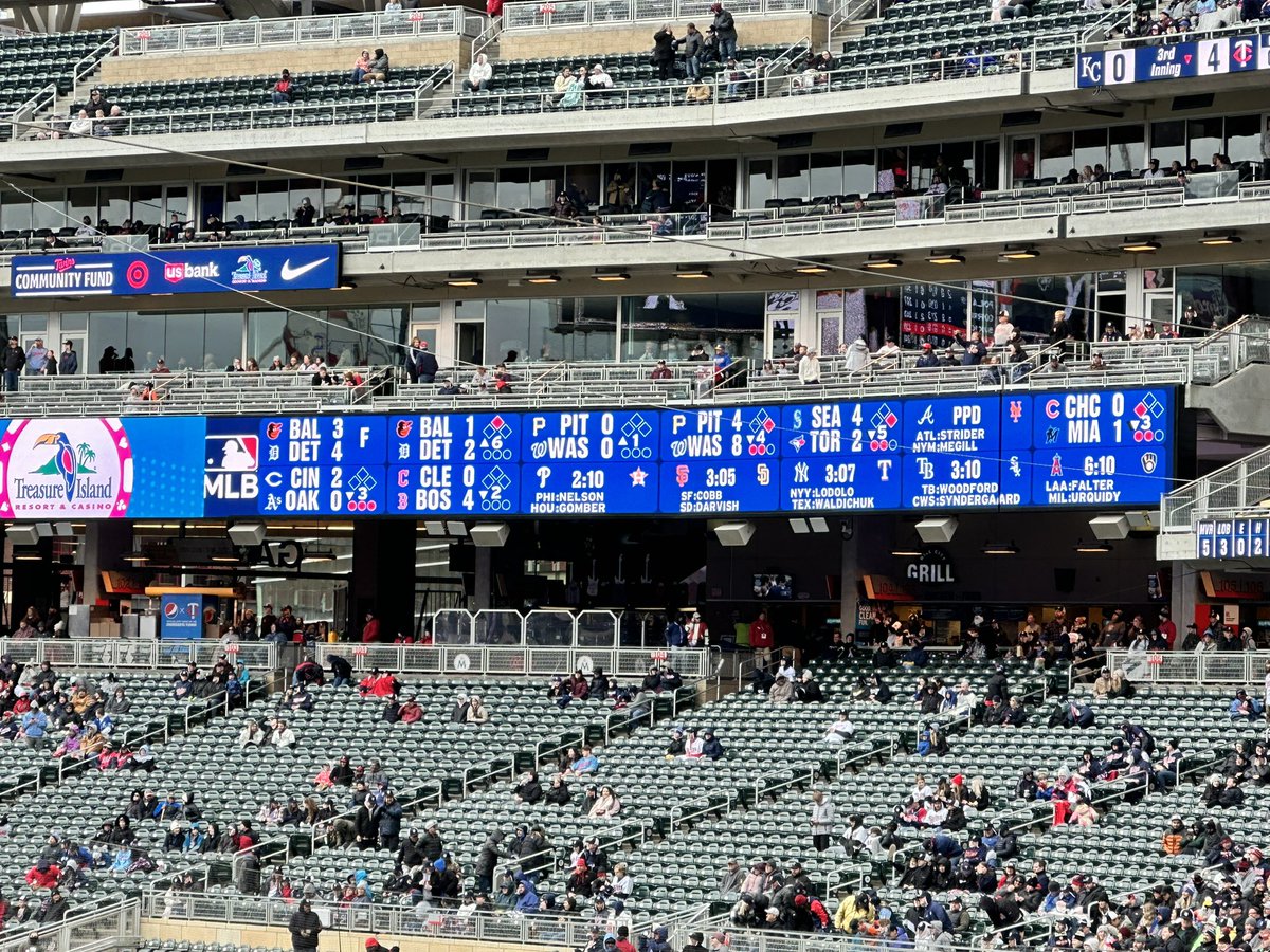 MikeAmundsen12's tweet photo. @Twins whoever is running the out of town scoreboard has the teams mixed up. https://t.co/kDK6WJG8jC