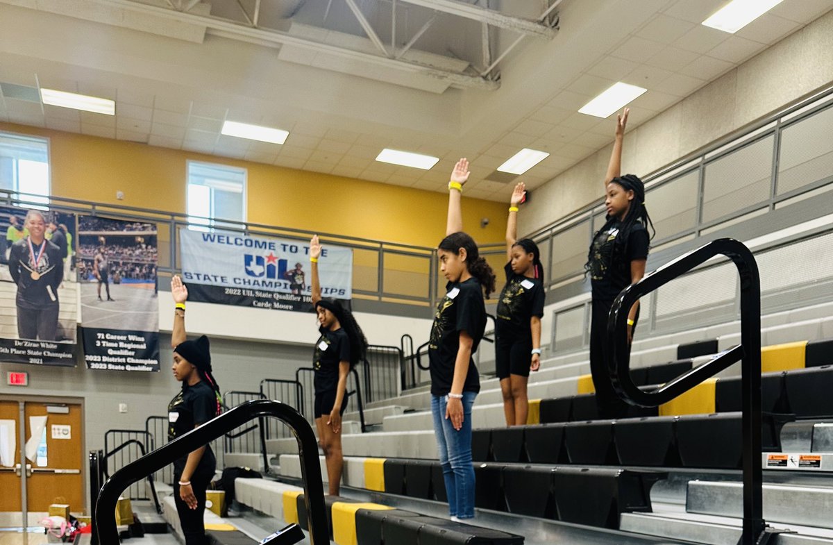 The older dancers, the ELITES, are definitely headed to the Next Level!🖤💛🖤💛