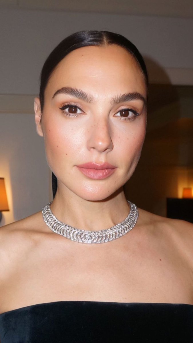 Gal Gadot Brasil · Fansite on Twitter "DEUSA! ️ — Gal Gadot pronta