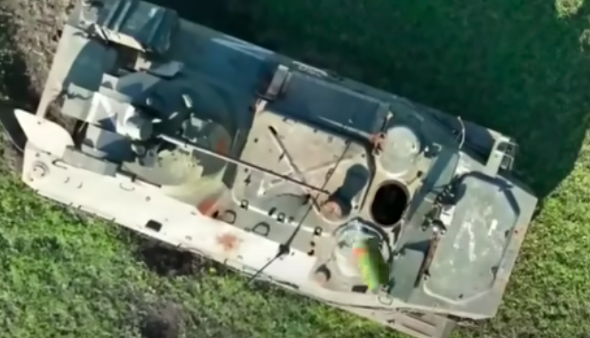 Watch: Bayraktar TB2 drone drops a guided missile through the hatch of a Russian tank. Sadly, war is what is streaming this weekend. #streamingthisweekend

streamingthisweekend.com/war-and-hellfi…