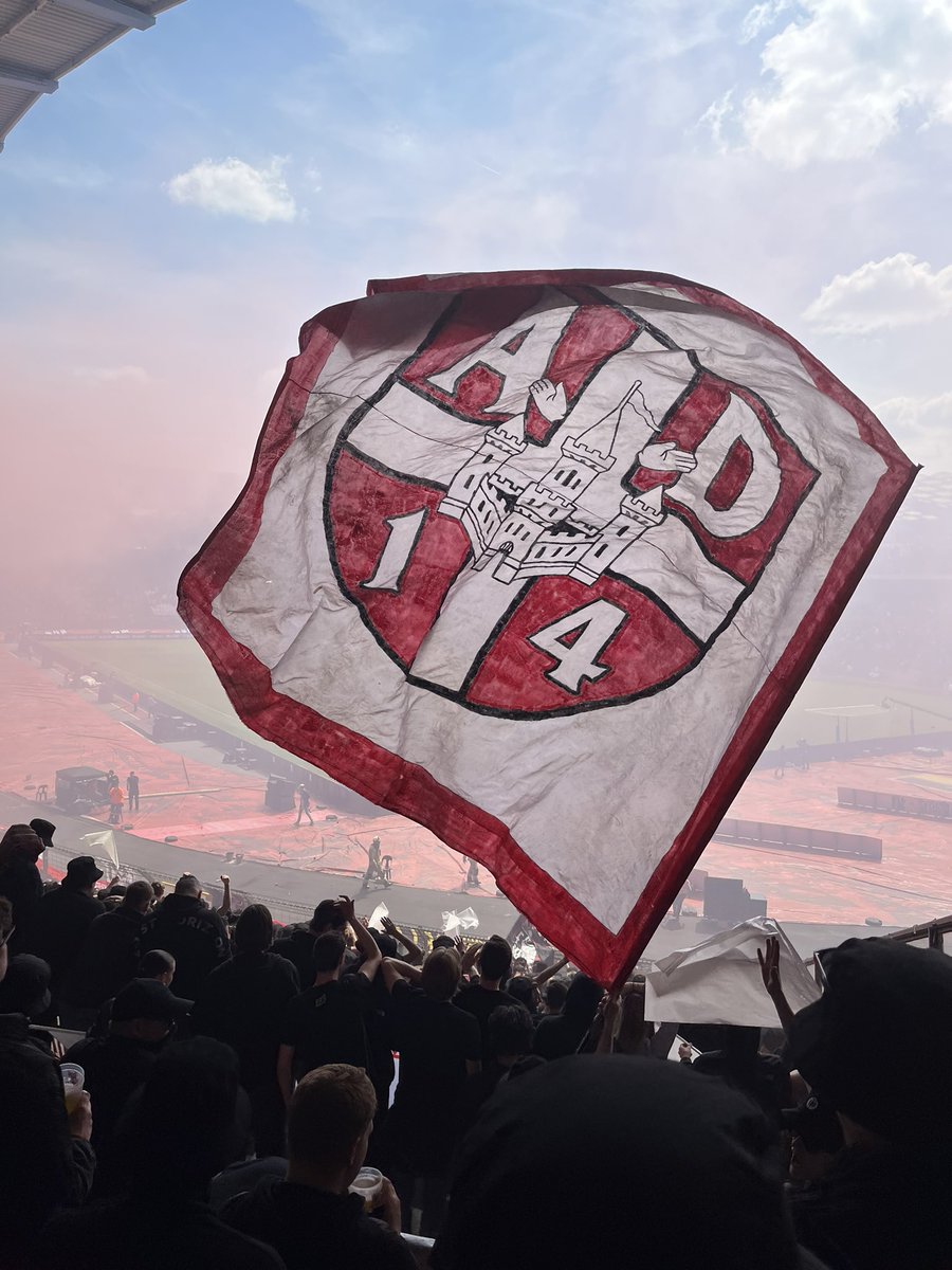 Jorisdk_'s tweet photo. รรฉn ding is zeker, Antwerp wint de beker. ๐
#Antwerp #RAFC #AntwerpDynamite #TilburgTifosi #WillemII #Tilburg #S82 https://t.co/6Fwky8zx8C