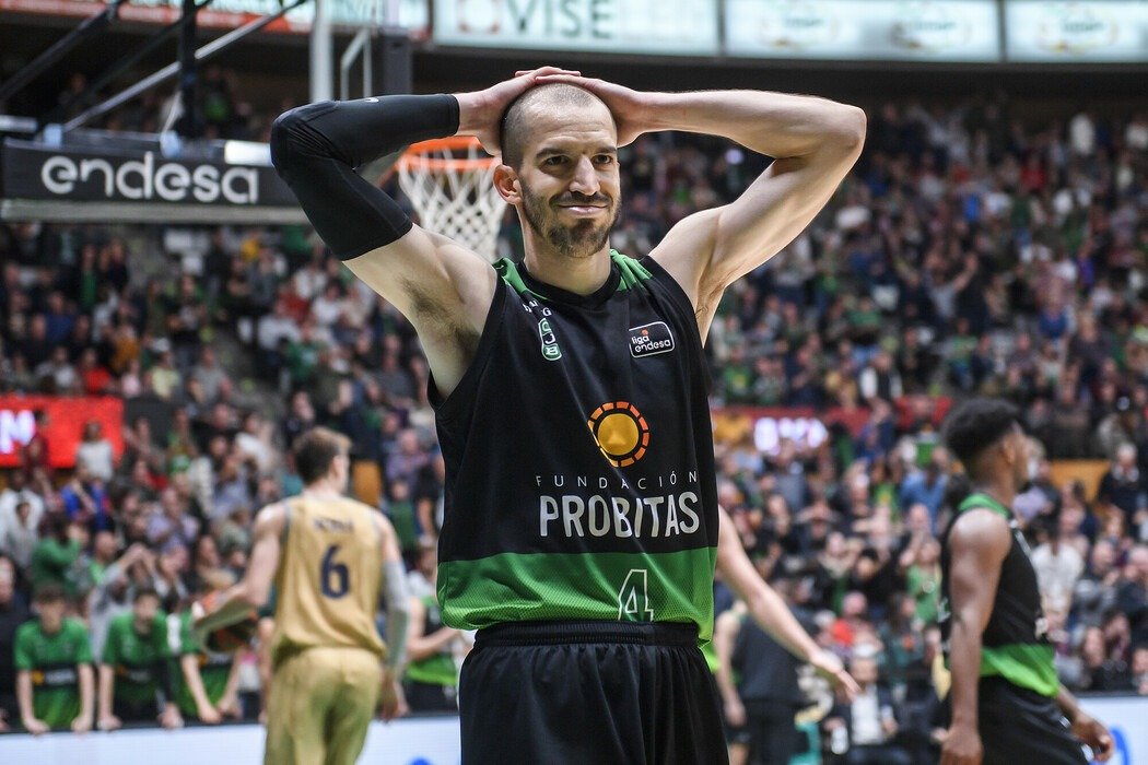 somhipenya's tweet photo. El dia de la lesió del Pau es van reduir moltíssim les opcions de la Penya d'aquesta temporada.

Hem perdut amenaça ofensiva: notable anotador i notable assistent (P&amp;R Tomic), veterania i alt IQ a pista.

Però no només això, ha anul·lat Guy: 6/31 T3 (19%) des de la seva lesió. https://t.co/YHUWgVy99k