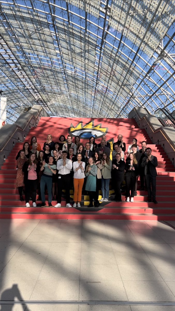 Das lange Warten hat sich gelohnt.
Wir durften in den letzten 4 Tagen endlich wieder das feiern, was wir lieben: die große Welt der Literatur - in all ihrer bunten Vielfalt.

Wir freuen uns jetzt schon auf den 21. - 24. März 2024.

#lbm23 #mcc23 #leipzigliest #leipzigerbuchmesse