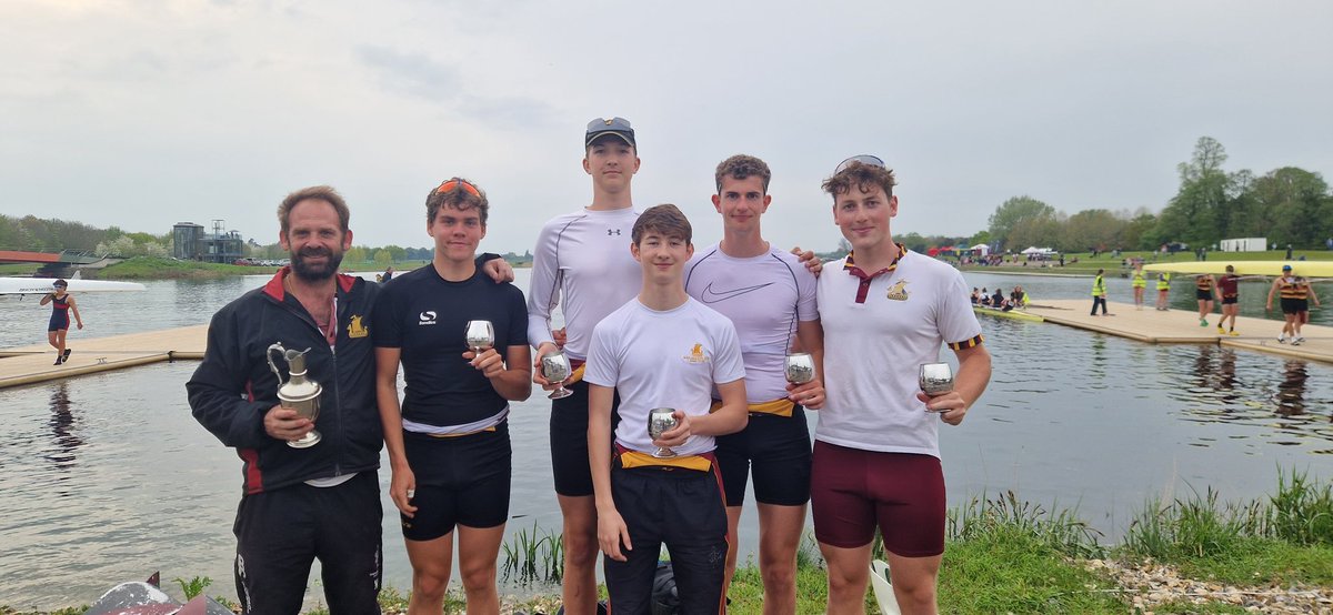 ShiplakeRowing's tweet photo. @regattaresults must have been the closest race of the day. Well done to half of the 1st VIII Winning Challenge coxed fours in a tight finish with @LondonRC 👏👏 https://t.co/5GnqK9ITUg