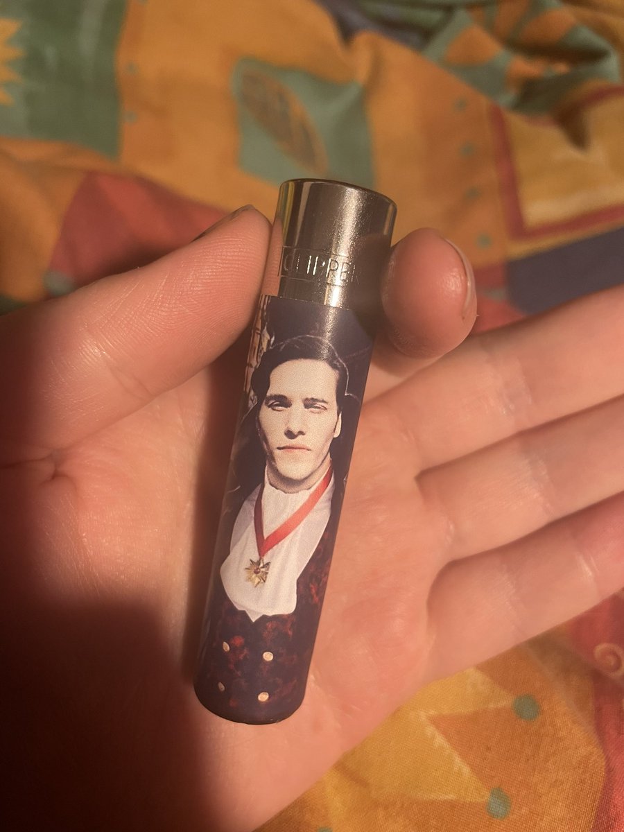 russogoob's tweet photo. "do you have a light?"
me: yea *pulls out the Jerma985 vampire lighter* https://t.co/HOuqgz4gub
