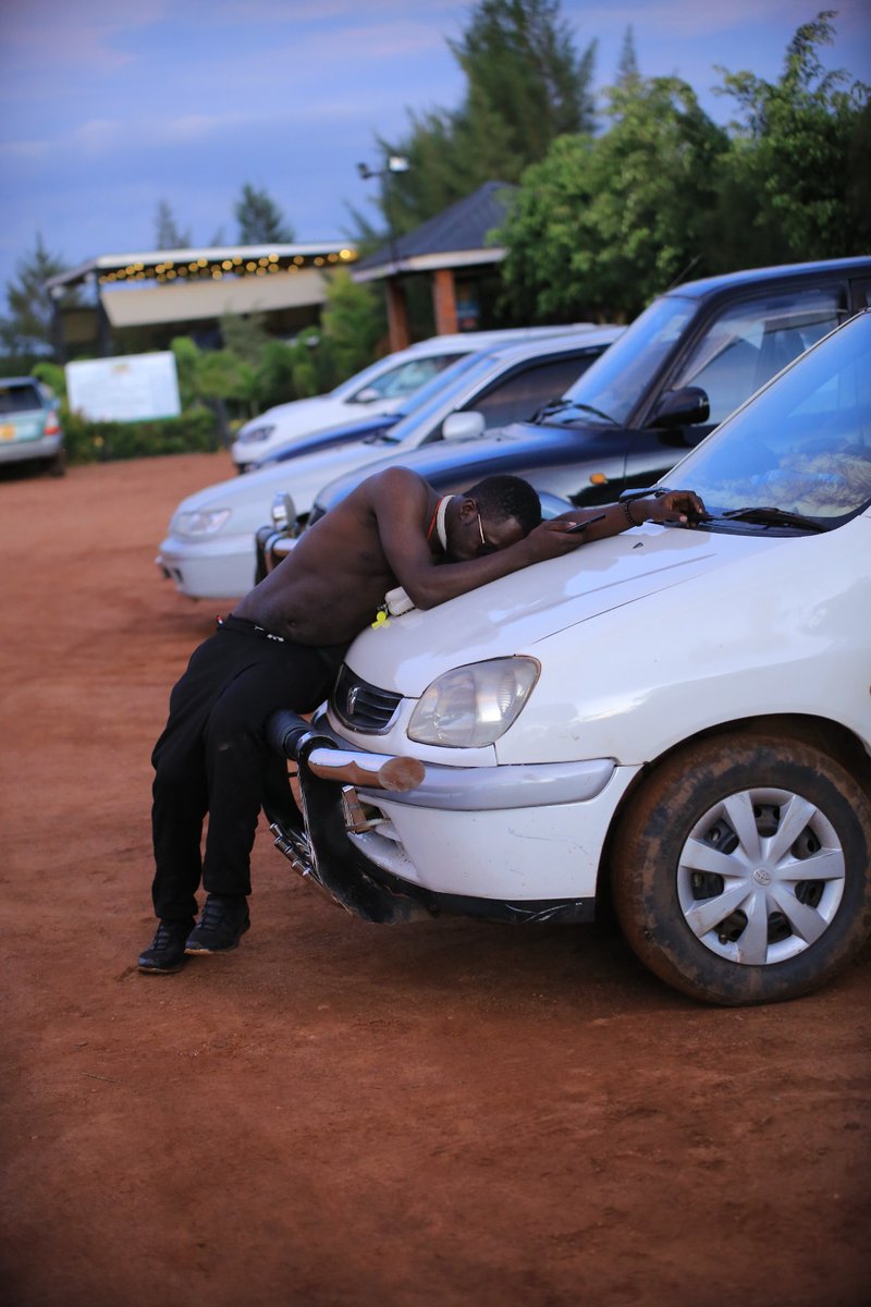 Neshmediaug's tweet image. When @YkeeBenda said "Omutuze akooye ayooya mazzi muwe ku mazzi" he took it personal 😂😂😂😂

#ExtremeAdventurePark 
#PartyInPark