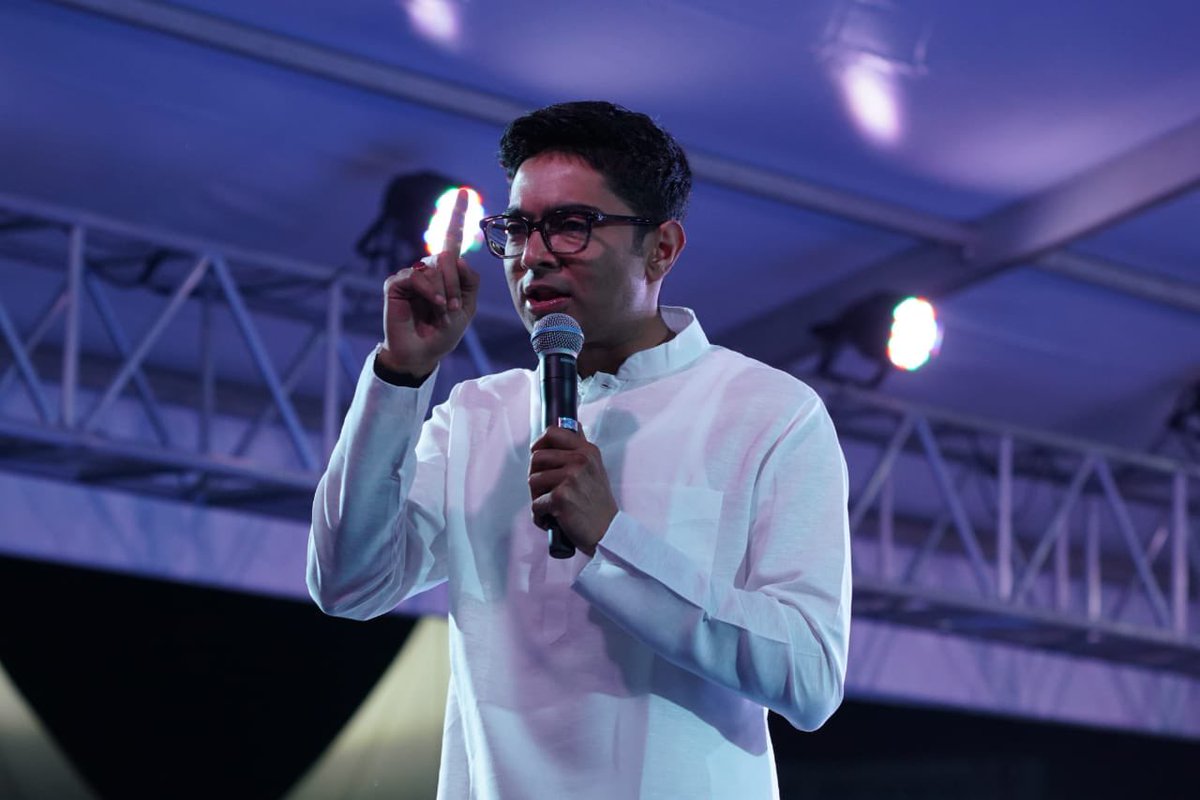 TrinankurWBTMCP's tweet photo. #TrinamooleNaboJowar is the name of the campaign to:

⏩ Rise above political interests and provide service to all,
⏩ Give people complete freedom to choose their own candidates,
⏩ Fulfill the promises made before election.

- Shri @abhishekaitc on day 5 of #JonoSanjogYatra https://t.co/KQNKLIvdwr