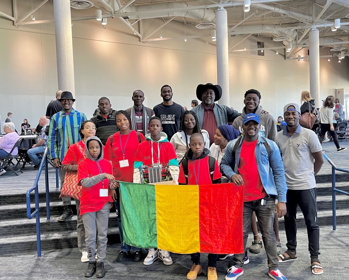 ROBOTSMALI1's tweet image. "Bolo den kôni kelen té sé ka bèlè ta"-L'union fait la force
Nous sommes ravis d'avoir le soutien de la diaspora africaine du #Mali alors que nous représentons l'#Afrique🌍 et le Mali🇲🇱 à la compétition #VEXRobotics! Nous sommes prêts à concourir et à rivaliser avec les meilleurs