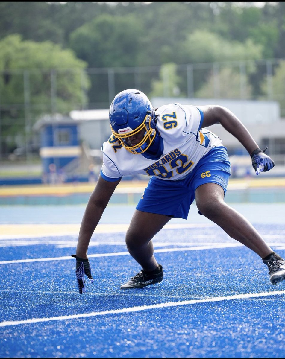 TColeman_2's tweet photo. Spring ball 🔥🏈 @Rhsathletics1 @RickardsFB https://t.co/UmKerVO8NW