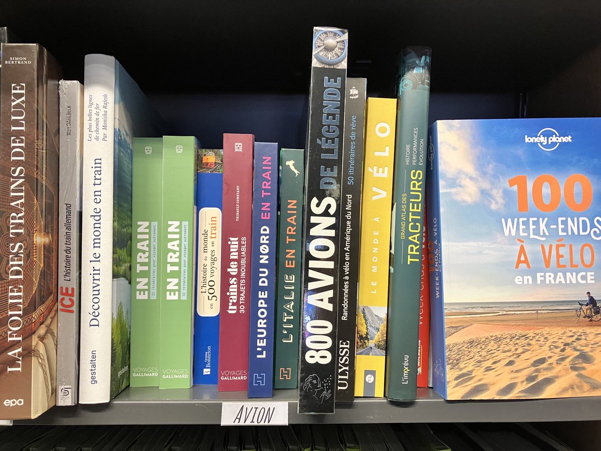 Le rayon « avions » à la librairie… les temps changent !