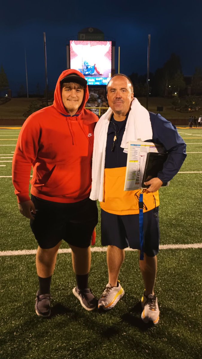 Craley68's tweet photo. I had an Amazing time coming out to UCO and meeting the coaching staff there! Thank you @_CoachDonald for the invite! @ucobronchofb @Coach_Curlee @AdamDorrel @Coach_JParker54 @pocola_football #indianpride https://t.co/BVKuqm5QTR