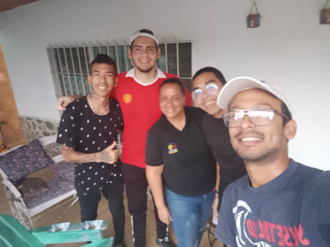 VenteJovenArag's tweet photo. ¡Es nuestro momento y vamos con todo! El día sábado 29 de abril, fue conformado nuestro equipo juvenil del municipio Francisco Linares Alcantara, en presencia del coordinador municipal Eiran Briceño, y el coordinador de universidades Anderson Rodríguez.
#SalvemosLasPrimarias https://t.co/0CiG5sfoUj