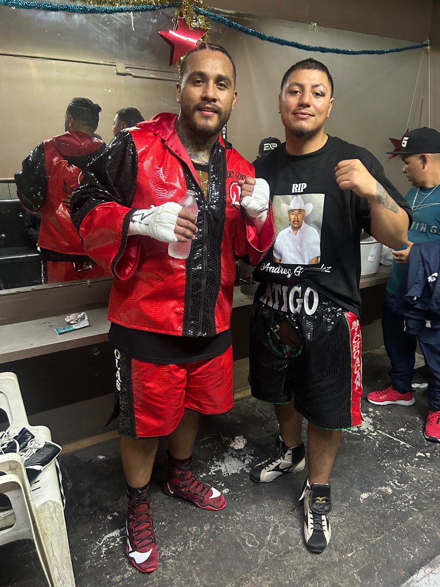 Drew_Down831's tweet photo. Unforgettable Night! 🦍🏆
#TeamGonzalez https://t.co/5ROOUyPBOp