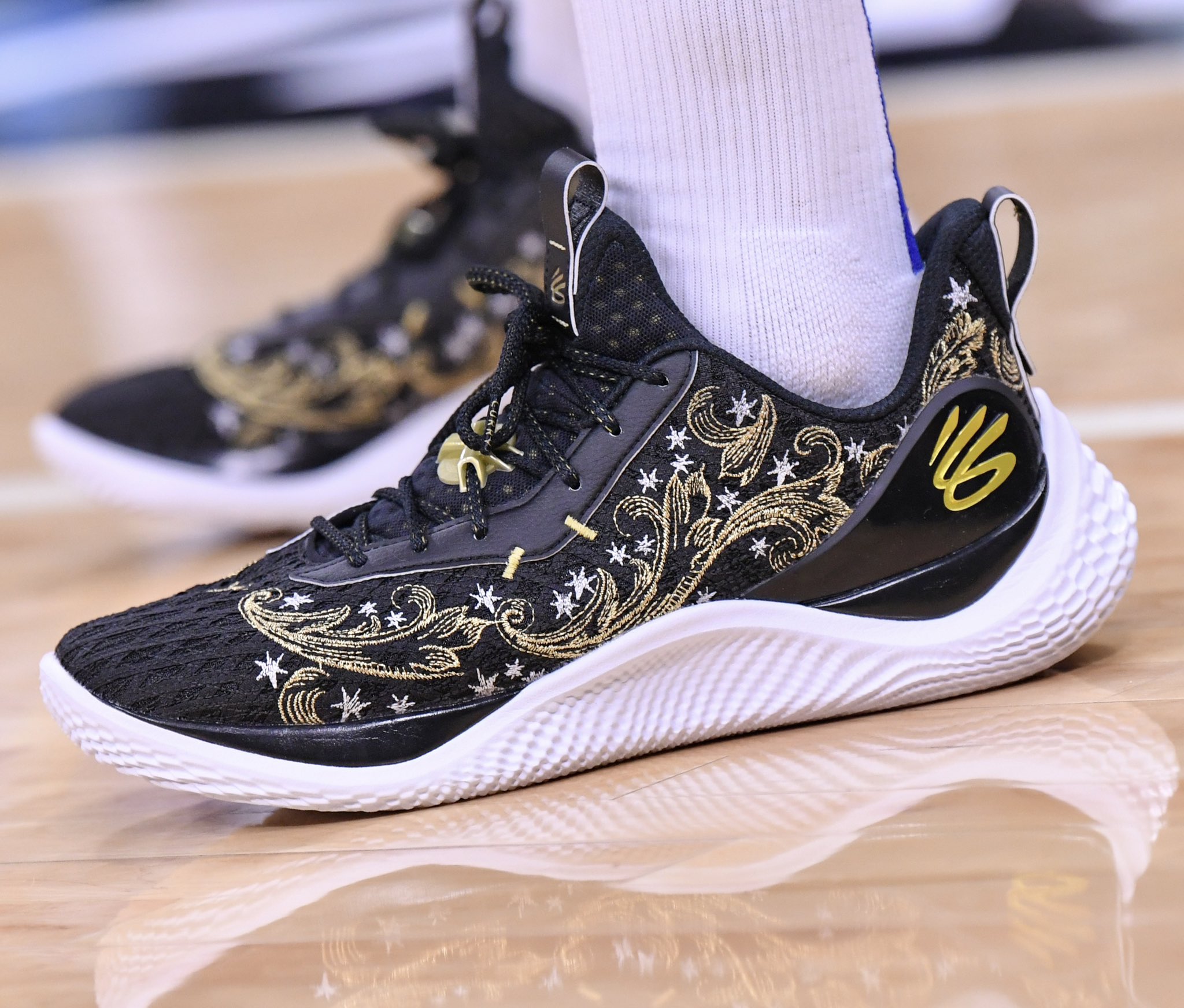 Stephen Curry Releases the Curry Flow 10 with Under Armour