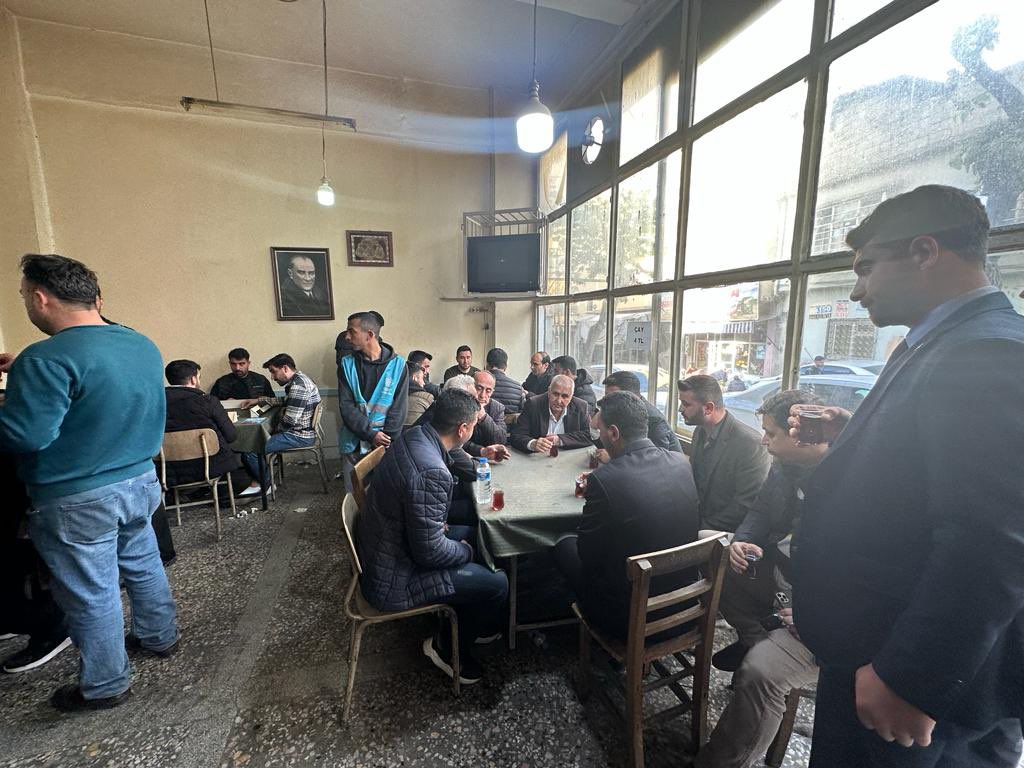 memlektsahinbey's tweet photo. İlçe Başkanımız Sn.Tolga Doğan, Milletvekili adayımız Sn. Koray Kurt ve Şahinbey Yönetim Kurulu olarak Kurbanbaba Mahalle Muhtarımızı ziyaret ettik. Misafirperverliklerinden dolayı teşekkür ederiz. 🧿 
@vekilince @TolgaDogan027 @KorayKurtGAntep @adeniz_27 https://t.co/AoGB6yhNrz