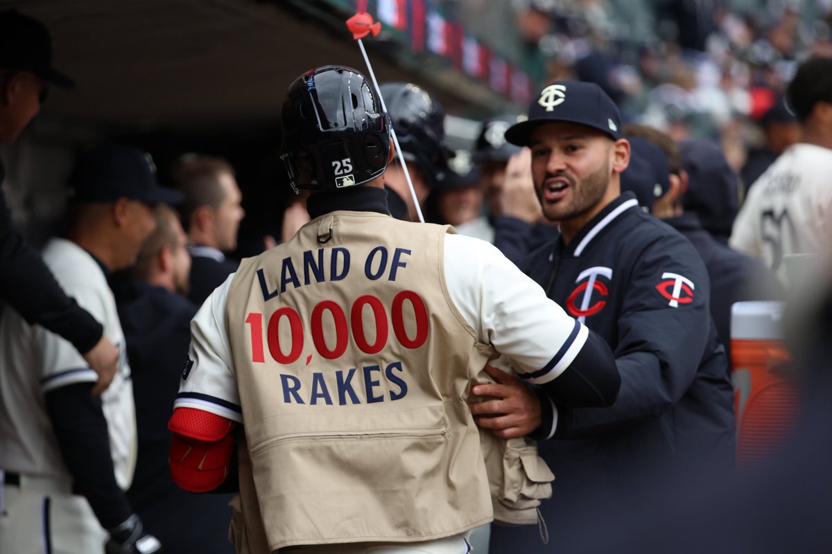 FOX Sports: MLB tweet media
