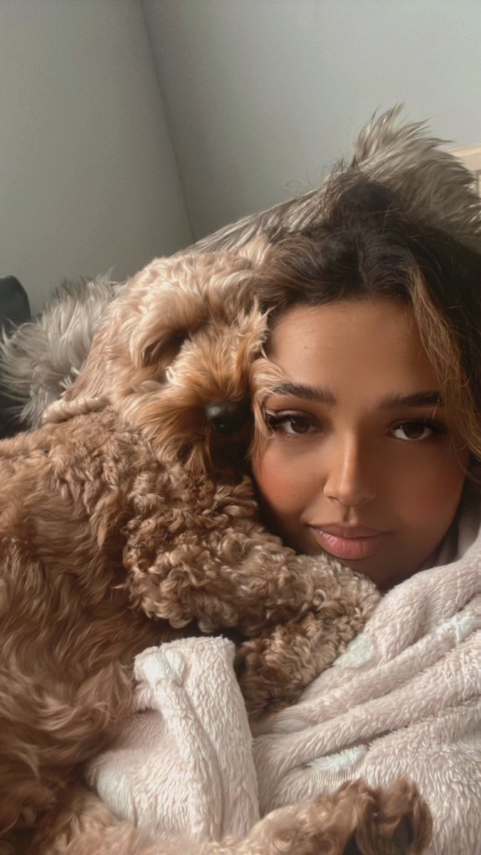 MiryamSimmons's tweet photo. Hungover but had cuddles all day x https://t.co/qDh39rgtlz