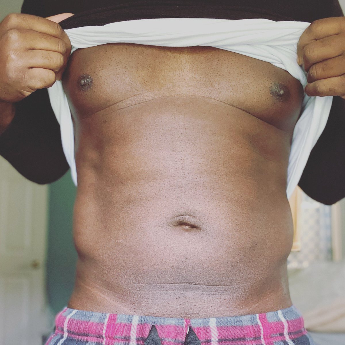 UrFavoritFeet's tweet photo. These are my “mipples.”
#malemodel #bodyart #nipplesandtoes #feetography #bodyography #athome #comfortableinmyskin #brownskin #westindies #nïpples #allnatural #gaymodel #queerartist #queerart #dadbod #summerbody #loading 💪🏾 https://t.co/R3DnnuWMaI