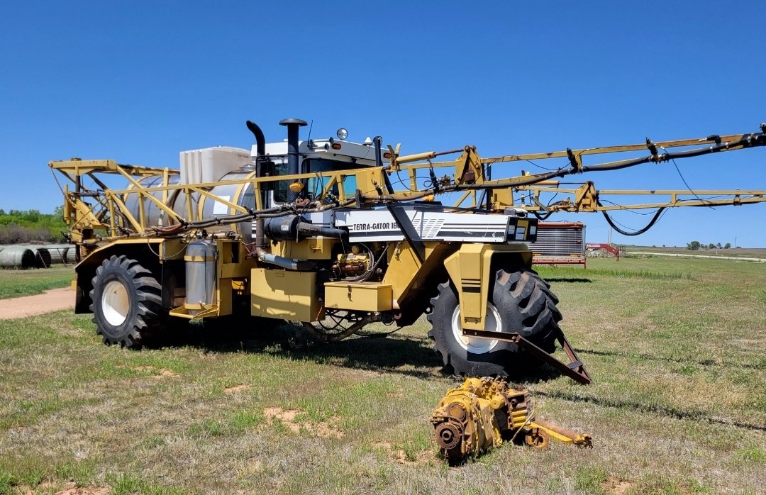 70Wolff's tweet photo. 1986 Terra- gator
3208 cat.
No transmission. It's on Gavel Roads May 9th on line auction. Tires are good, lot of good things to salvage . Rt's appreciated. Can send more details and pictures 
#terragator
#AgTwitter 
#Gavelroads.com https://t.co/BFz27OQOtM
