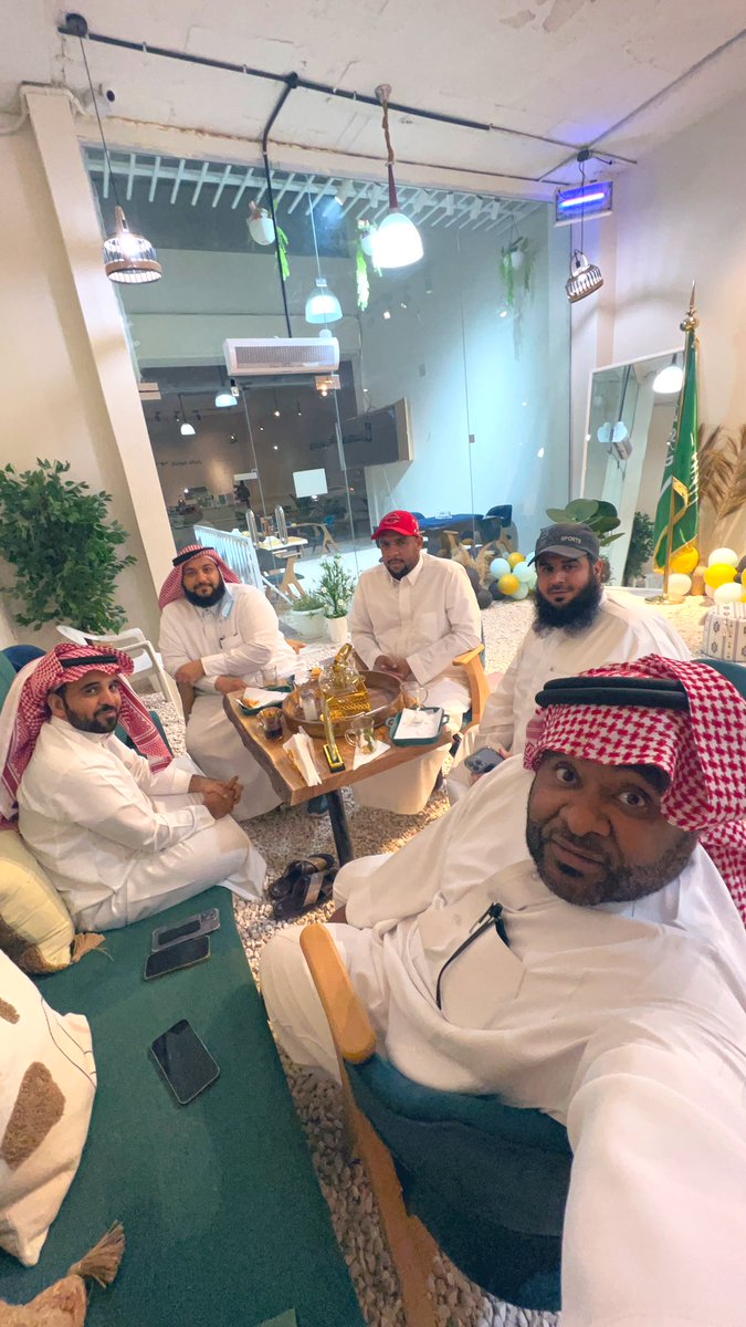 alssad1000's tweet photo. اجتماع قروب السعد
بمناسبة عيد الفطر المبارك ١٤٤٤هـ
بحضور عدد من أعضاء القروب
@sudfhad @Turkimf1 @Bader00020 @AAlhyaj @saud_51 https://t.co/GsGmMoIJif