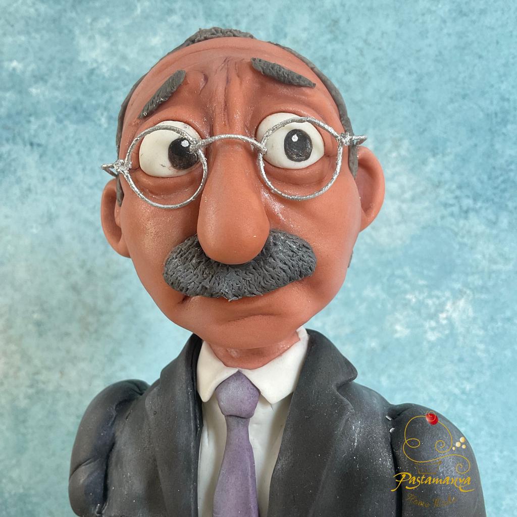 erdal_c's tweet photo. @kilicdarogluk bir pastacının evinde sizin de karikatürize edilmiş şeker hamurundan bir büstünüz olmalıydı. #pastamanya yine harikalar yarattı. Umarım bir gün size hediye edebiliriz. https://t.co/baC9xfOEdq