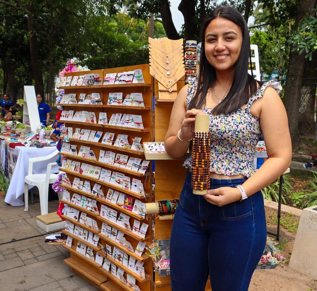 imj_sansalvador's tweet photo. El #NewGenerationFest nace con el objetivo de promover y celebrar la creatividad e innovación, el espíritu empresarial de los jóvenes y sobre todo la participación juvenil, promoviendo la cultura, deporte y el sano esparcimiento, siendo estas reflejadas en el festival. 🎭🕺 https://t.co/MPunZIE1mO