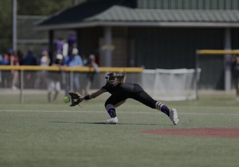 LaBlazers16UBLK's tweet photo. 2025 @BaileyMclin getting long for the diving catch on for the line out in the semis!! @BlaZerelitemain @Softball_La @GoChoctaws_SB @AndyLeeNWF @CoachMeeks_PRCC @PearlRiverSB @CoachCollins_11 @LSUEBengalsSB https://t.co/0H88kjKgRO