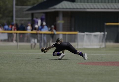 LaBlazers16UBLK's tweet photo. 2025 @BaileyMclin getting long for the diving catch on for the line out in the semis!! @BlaZerelitemain @Softball_La @GoChoctaws_SB @AndyLeeNWF @CoachMeeks_PRCC @PearlRiverSB @CoachCollins_11 @LSUEBengalsSB https://t.co/0H88kjKgRO