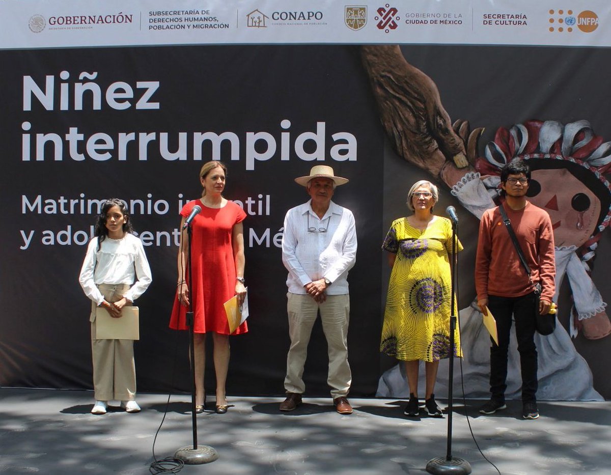 CONAPO_mx's tweet photo. En el marco del #DíaDeLaNiñaYElNiño la #SGCONAPO, en colaboración con @UNFPAMexico y @CulturaCiudadMx, realizan la inauguración de la #GaleríaAbierta ubicada en Av. Paseo de la Reforma y la presentación del libro “NIÑEZ INTERRUMPIDA. Matrimonio infantil y adolescente en México.” https://t.co/dpbcYjEzLZ