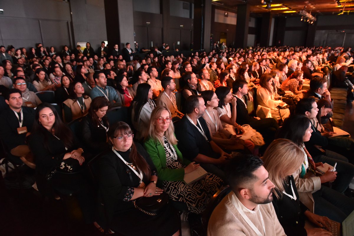 OnlyBagsVip's tweet photo. Our team had a blast presenting DG Live at Ecommerce Day Chile! 🇨🇱 We shared insights on "Web3 Keynotes" and showcased how DG Live is revolutionizing the NFT and ecommerce landscape. Thanks for having us! 🚀 #EcommerceDay #Chile #Web3 #DGLive #NFTs https://t.co/QOwzoH5ACt