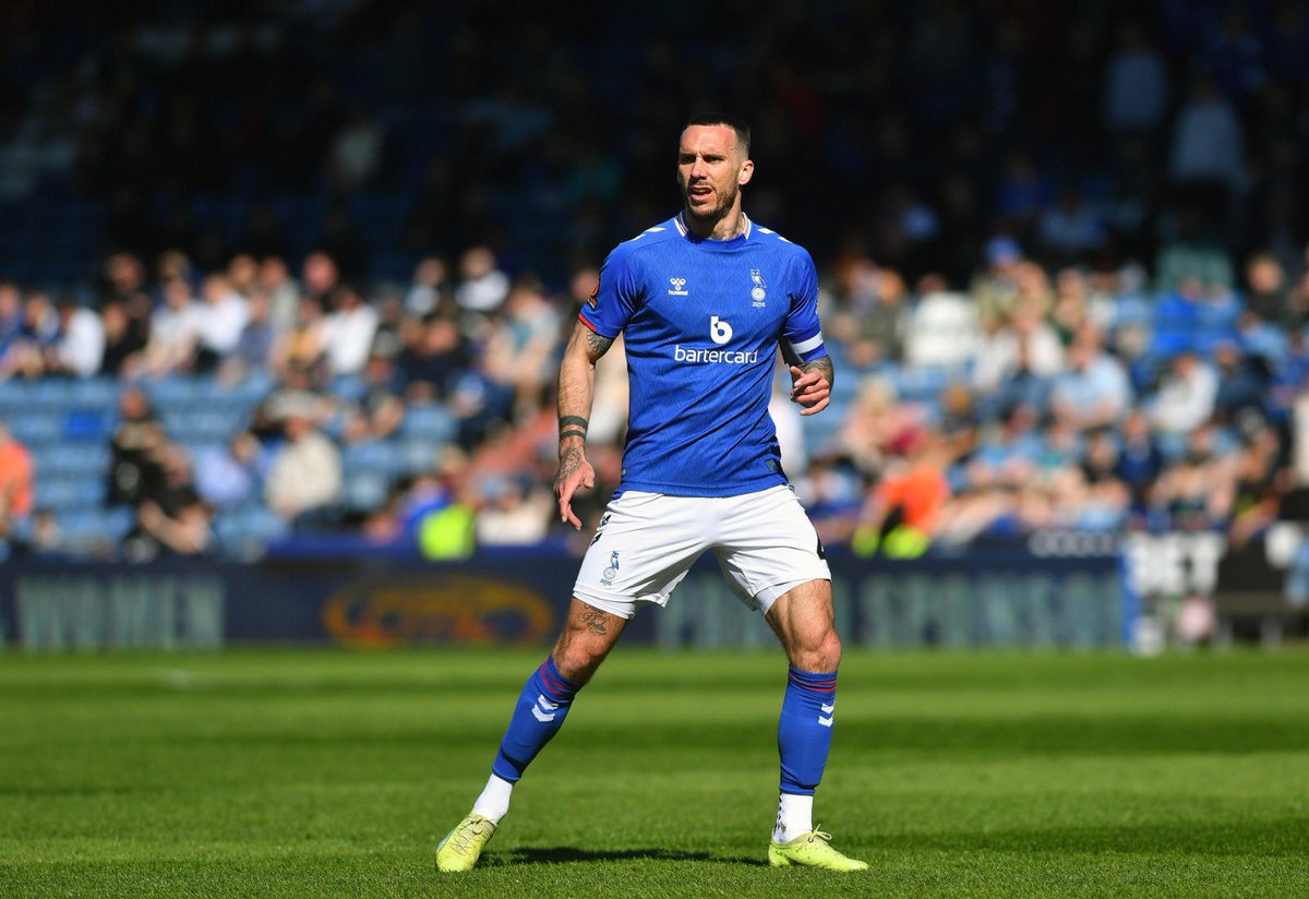 Positive send off to the season leaves for a nice break and a lot of good things to come when we start again! 🦉🔵🟠 @OfficialOAFC