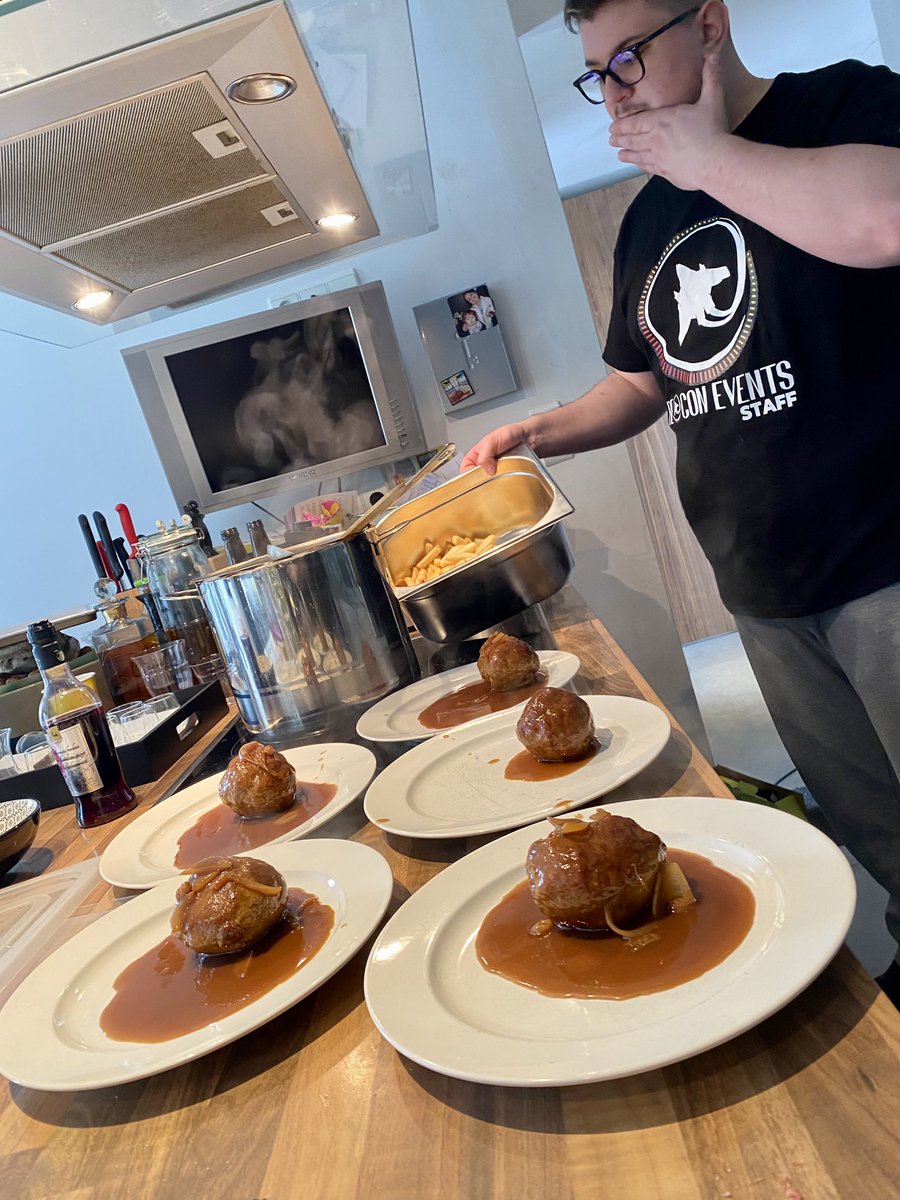 commander_fran's tweet photo. Haaaaa les Boulets Liegeois BE@Con Events! Une tuerie. Merci Alatreon. Vivement le #barcitizen de #liege le 20 mai prochain pour en remanger. :-)
#beaconevents #beaconbelgium #beacon2024 #StarCitizen #boulets #bouletliegeois https://t.co/uFuMUBUT3V